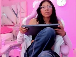 Screenshot from naomi_sara webcams
