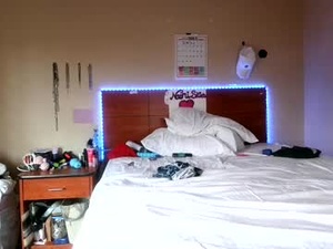 Screenshot from naomi_skiesxo webcams