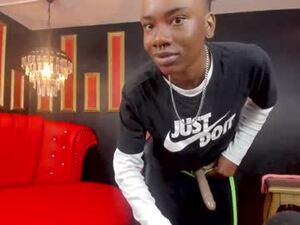 Screenshot from naomilust_ webcams