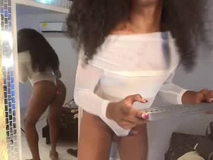 Screenshot from naomiqueents webcams