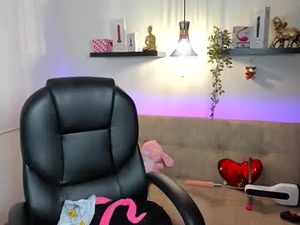 Screenshot from naomy_hot04 webcams