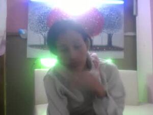 Screenshot from nayre_hot18 webcams