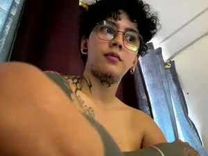 Screenshot from nazzz10 webcams