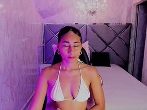 Screenshot from nia_imanni webcams