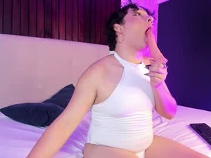 Screenshot from nicki_ripperton webcams