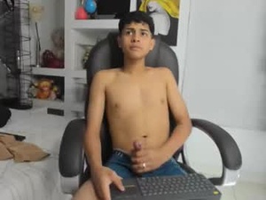 Screenshot from nico_viper_ webcams