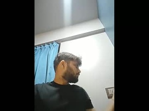 Screenshot from nidhjoshi1 webcams