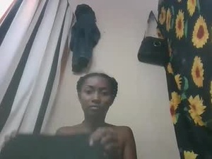 Screenshot from ninaeaa webcams