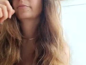 Screenshot from oh__lola webcams