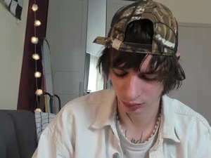 Screenshot from oliverrgroove webcams