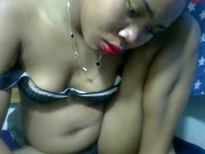 Screenshot from olivira205 webcams