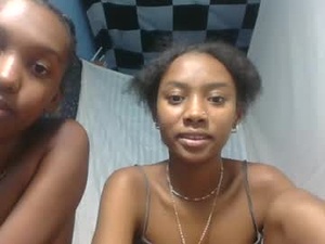 Screenshot from orphanie68 webcams