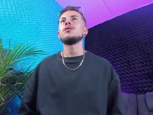 Screenshot from otter_wet webcams