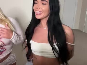 Screenshot from paigemckinnon webcams