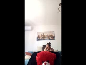 Screenshot from paola_devlin webcams