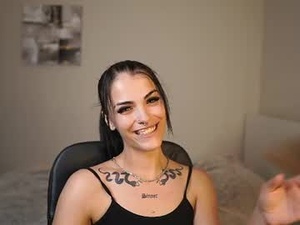 Screenshot from pauline_2005 webcams