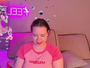 Screenshot from pauline_moore webcams