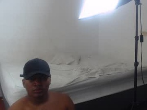 Screenshot from petarda333 webcams