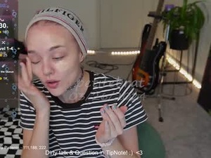 Screenshot from petitebrat webcams