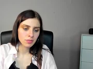 Screenshot from pia_desire webcams