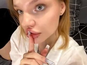 Screenshot from pinkicookieee webcams