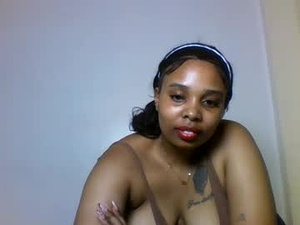 Screenshot from pinkie_bear webcams