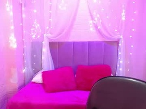 Screenshot from pinkie_dash111 webcams