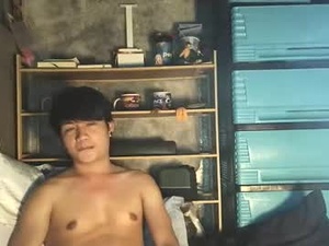 Screenshot from pinoy_petitehugecock webcams