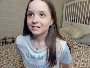 Screenshot from polly_dollie_ webcams
