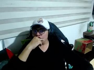 Screenshot from powerfulzeus2 webcams