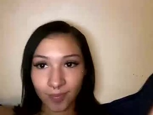 Screenshot from pr3ttynperla webcams