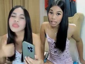 Screenshot from pretteamaxine webcams
