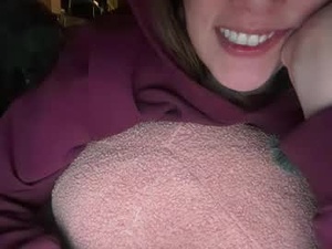 Screenshot from princessoftenis44 webcams