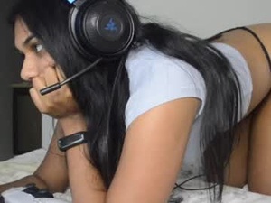 Screenshot from pwettyyungthang webcams