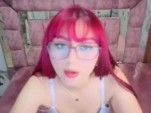 Screenshot from queen_red_v webcams