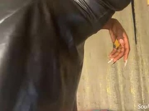 Screenshot from queenmaheliya webcams