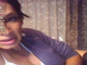 Screenshot from queenofmenxx webcams