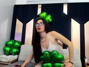 Screenshot from queenrousee webcams