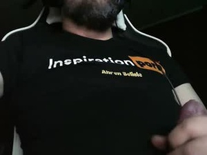 Screenshot from quiet_guy4twenty webcams