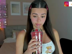 Screenshot from raidereva_ webcams