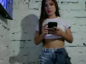 Screenshot from raquel2411 webcams