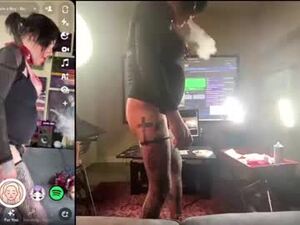 Screenshot from ravenashley webcams