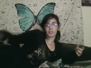 Screenshot from ravenmae34 webcams