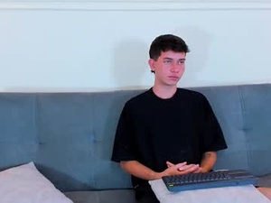 Screenshot from rayder_green webcams