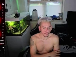 Screenshot from rayzel_white webcams