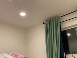 Screenshot from redr00megirl webcams