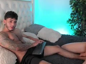 Screenshot from rikystar_and_luna webcams
