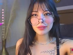 Screenshot from riley_sierra webcams