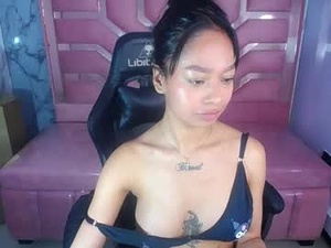 Screenshot from riri_ch1 webcams