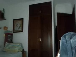 Screenshot from romanpoliakovxx webcams